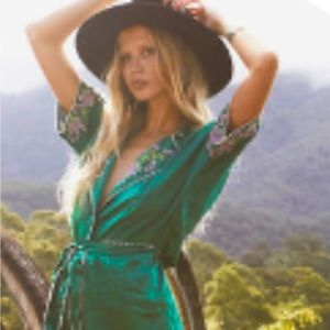 Chasing unicorn NWT  green dress C’est La Vie silk  size XS.